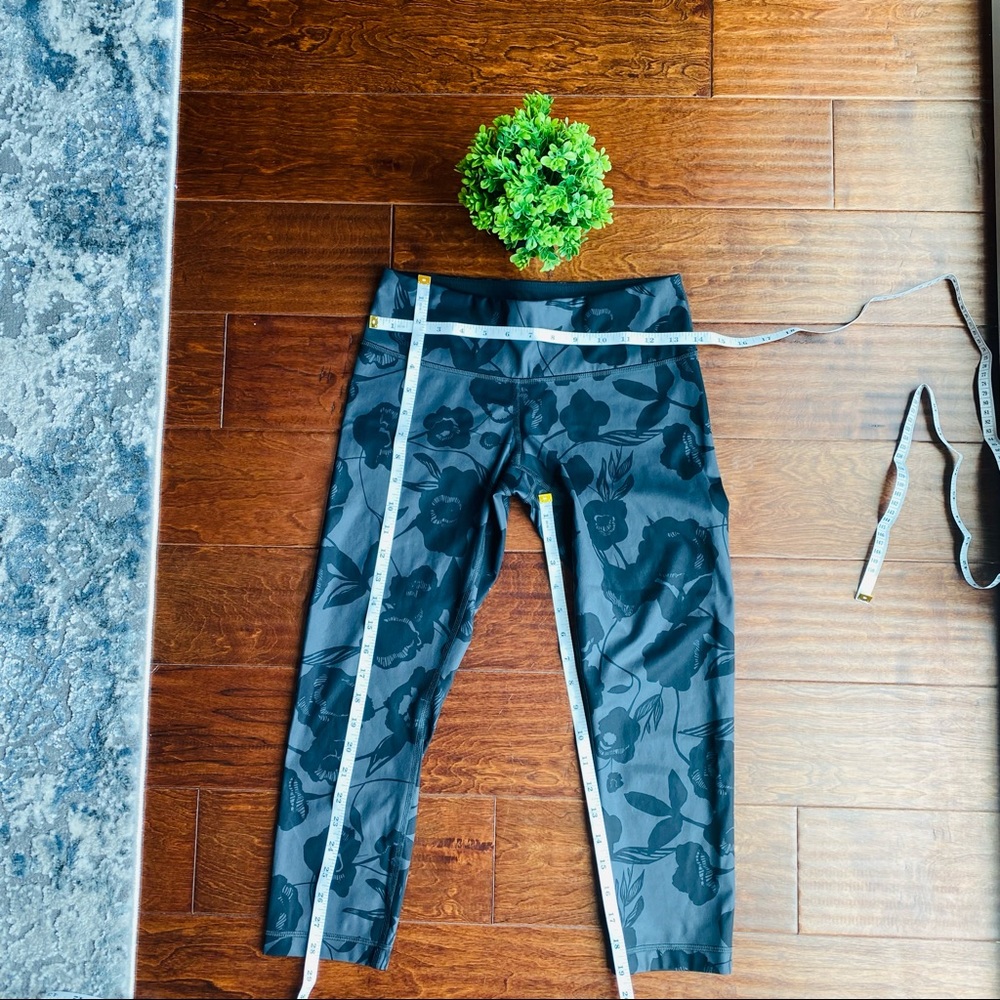 Lululemon crop leggings EUC